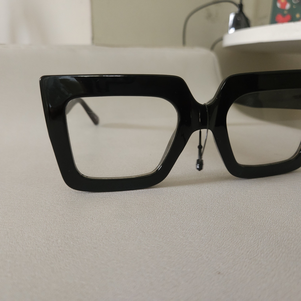 Chic Black Square Sunglasses